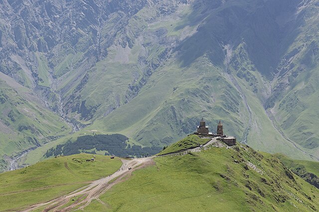 ジョージア 🇬🇪の絶景スポット、ゲルゲティ三位一体教会⛪️ 標高