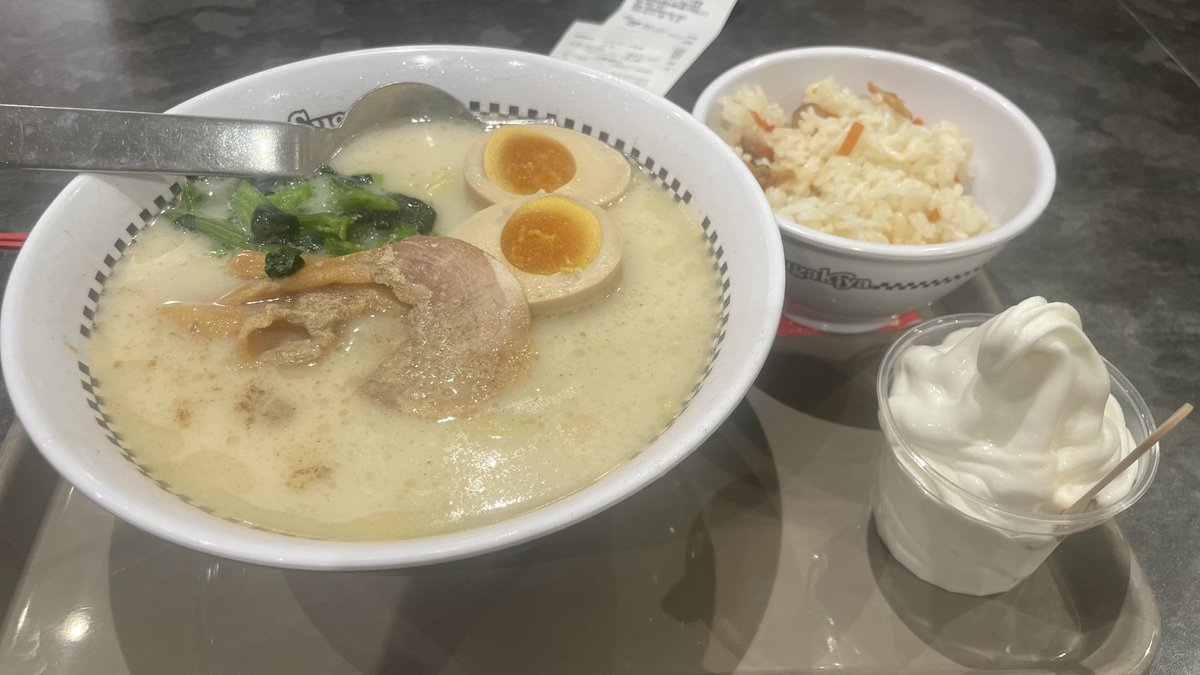 d_brane16g's tweet photo. 久々にスガキヤ！濃い味って定番メニューになったんか？
というか、マジうめぇ https://t.co/6oNM1lJ98U