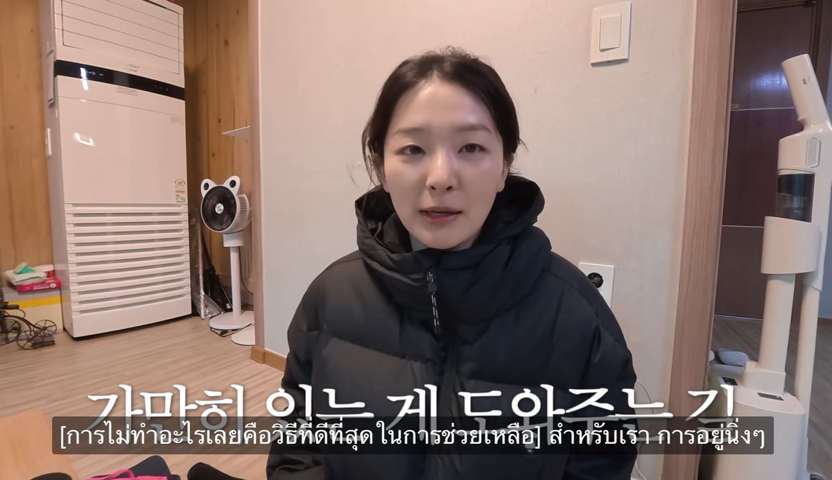 บ้านกิจะทำบาร์บีคิว แต่กินั่งเฉยๆเพราะไม่มีอะไรให้ช่วย แล้วแคปชั่นขึ้นว่าการไม่ทำอะไรเลยคือวิธีที่ดีที่สุดในการช่วยเหลือ555555