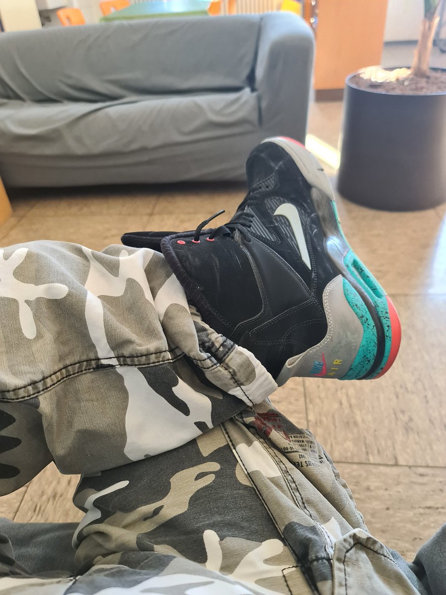 Wolfstone18's tweet photo. Wearing these today
#nike #aircommandforce https://t.co/9d93rWjvB3