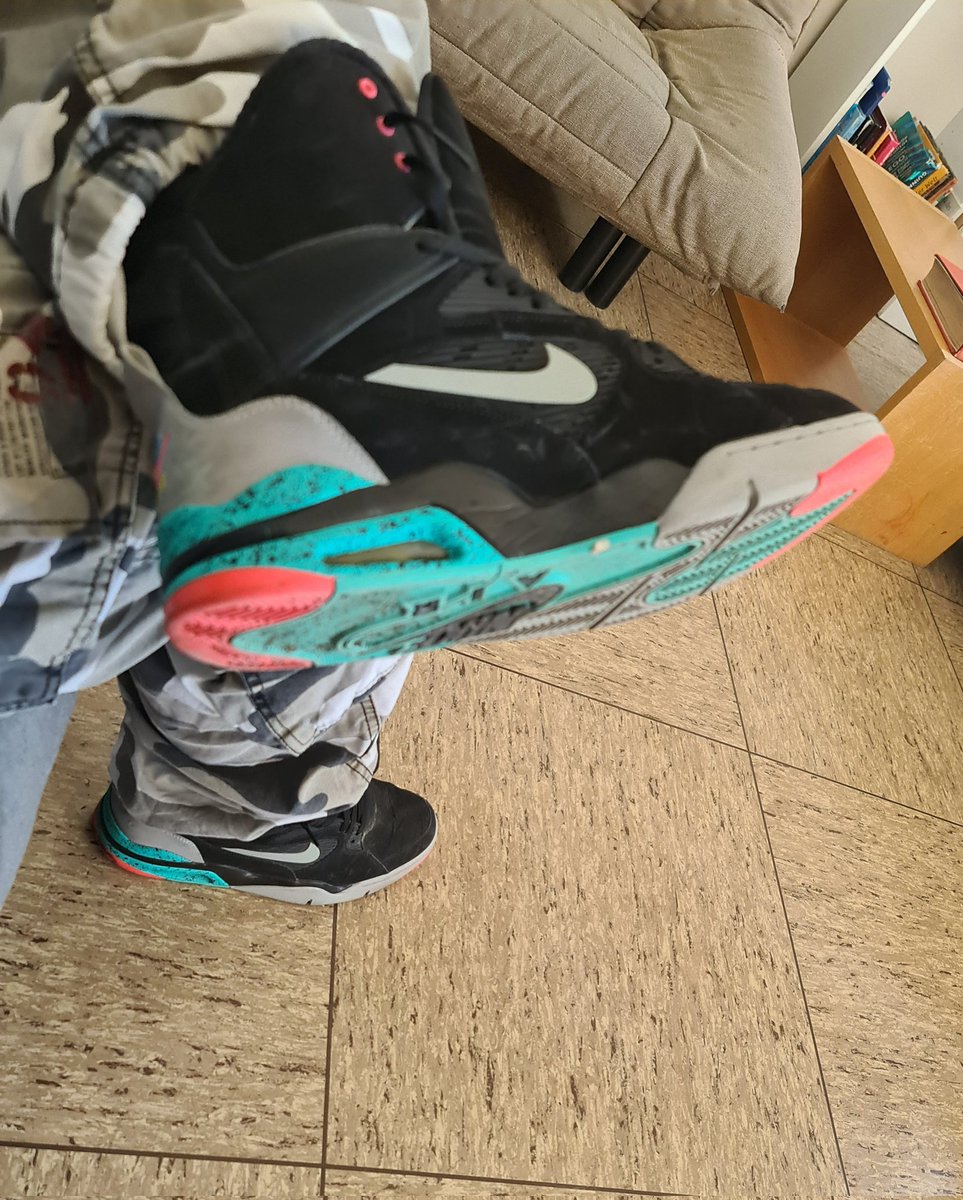 Wolfstone18's tweet photo. Wearing these today
#nike #aircommandforce https://t.co/9d93rWjvB3