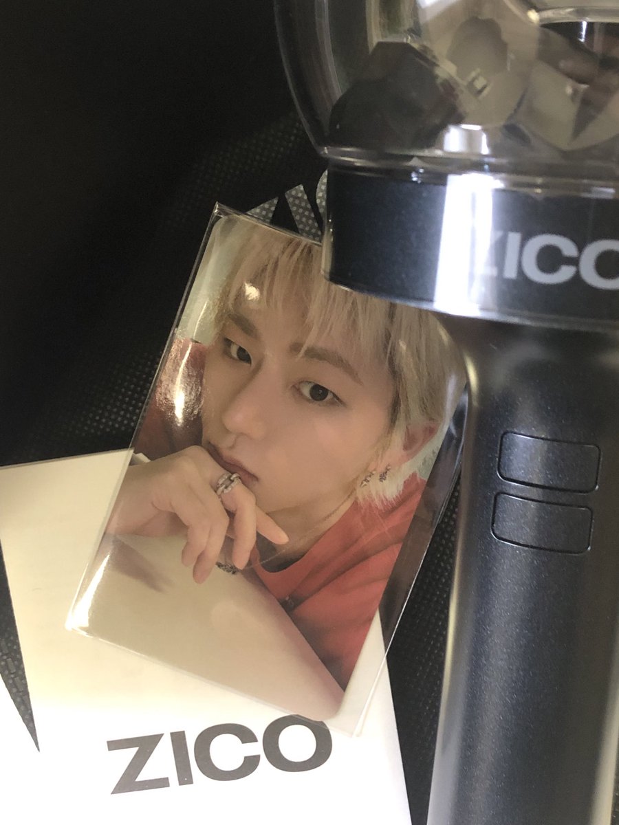 저에게도 드디어!!!!
주먹 대신 흔들수있는
코봉 또는 코코봉 또는 짘봉 
                  이라는게 생겼어요..🔥