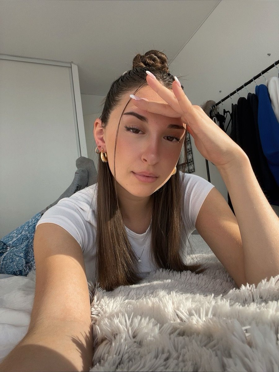 Victoria 🖤 tweet media