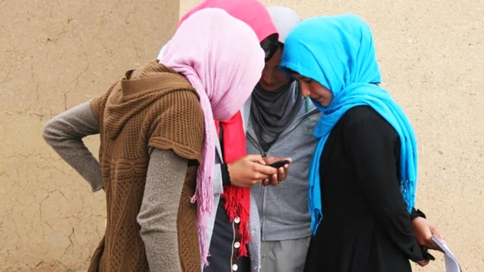 خشونت دیجیتال علیه زنان افغانستان به بحران جدی تبدیل شده است