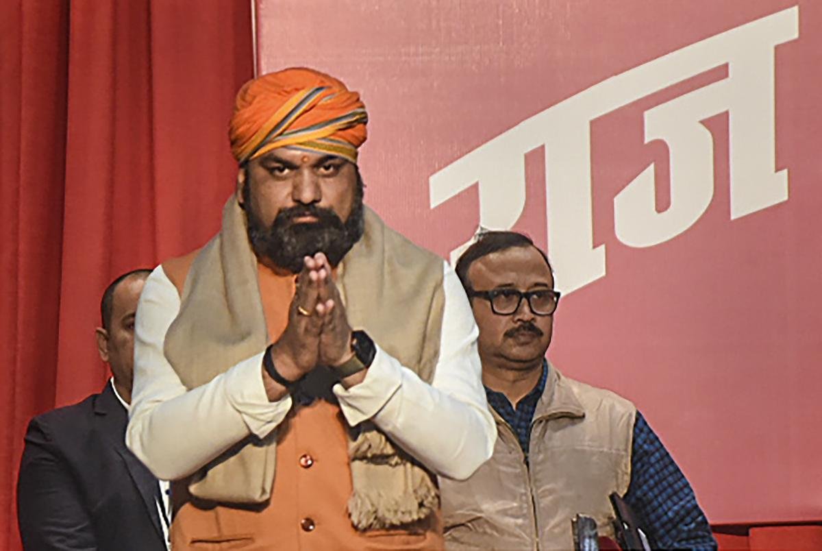 खुद पूरा गैस एजेंसी उठवा लिए और लालू जी के टाइम में शौरूम उठवाने का अफ़वाह भी फैला दिए

#CylinderChorSamratChaudhary