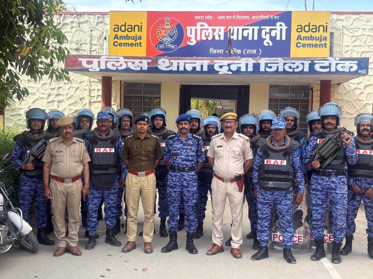 TonkPolice_'s tweet photo. दूनी थाना पुलिस  व RAF द्वारा इलाका थाना दूनी व कस्बा दूनी में फ्लैग मार्च। 
@IgpAjmer 
@PoliceRajasthan 
#TonkPolice https://t.co/YSuZaDIjgR