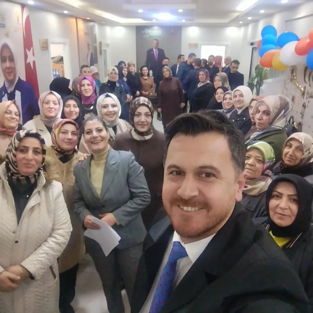 Parti olarak geçirdiğimiz en güzel sahurlardan biriydi. Kıymetli Teşkilat Başkanımızla birlikte aynı sofrada bulunmak bizim için büyük bir mutluluktu.<a href="/abuyukgumus/">Ahmet Büyükgümüş</a> <a href="/AKKADINGM/">AK Parti Kadın Kolları</a> <a href="/zerrin_alpaslan/">Zerrin Alpaslan</a> <a href="/MunevverErtus/">Münevver ERTUŞ</a> <a href="/arzusilingunydn/">Arzu Silin Günaydın</a>