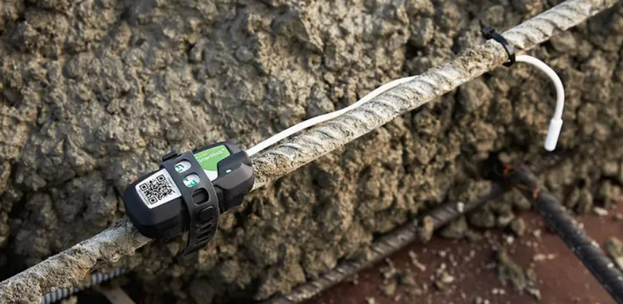 African Review tweet media