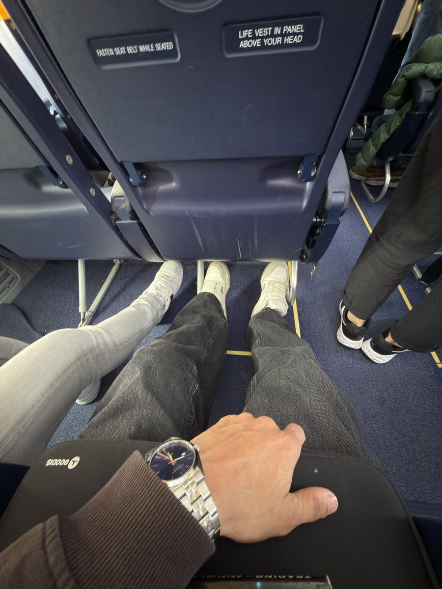 joaopmessiass's tweet photo. Hello @Ryanair I didn’t know that I had paid for the premium, master, vip armchair. You’re getting better and better. Thank you very much! 😉 https://t.co/i7uMXCJAVl