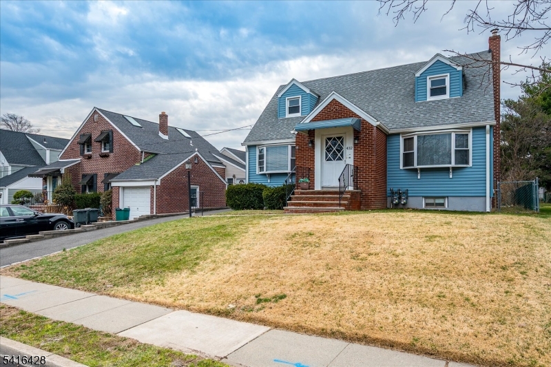 LacerdaTeam's tweet image. 432 Rosetta Pl, Union Twp., NJ, 07083
2 bed | 1 bath
Active | 3200
bit.ly/4urpgBC
Beautiful large first floor renovated apartment with full finished basement including all utilities except electric. The first floor features a living room with bay window, formal dining...