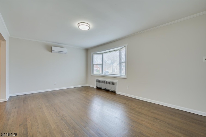 LacerdaTeam's tweet image. 432 Rosetta Pl, Union Twp., NJ, 07083
2 bed | 1 bath
Active | 3200
bit.ly/4urpgBC
Beautiful large first floor renovated apartment with full finished basement including all utilities except electric. The first floor features a living room with bay window, formal dining...