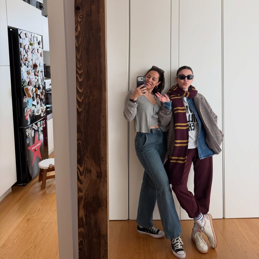 Özge ve aslı ÖzSer'in Evinden 😍❤️ 

#ÖzgeGürel