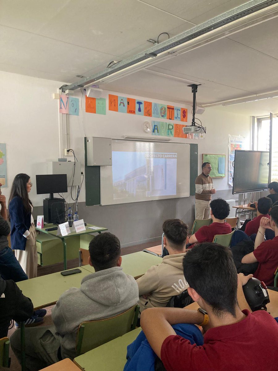 LluchRafecas's tweet photo. L'alumnat d'Instal·lacions Elèctriques i Automàtiques rep @ENINTER  i el Gremi d'Instal·ladors del Garraf durant la #SetmanaFP. Una oportunitat per conèixer el sector del manteniment i el món gremial. 🤝⚡️

#FP #Electricitat #Instal·ladors #Garraf #ciclesformatius https://t.co/mputHPnOKQ