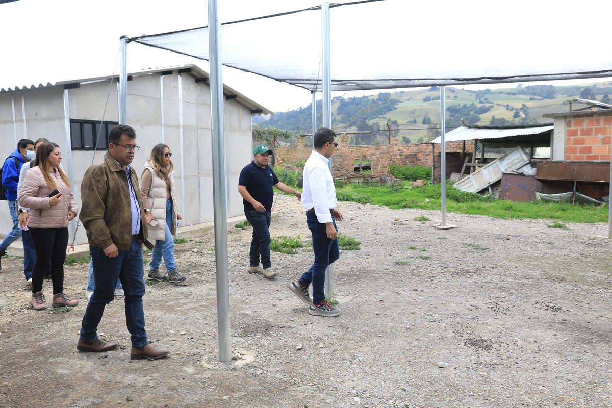 ¿Se imaginan 104 espacios dedicados a producir árboles y enseñar a cuidar el planeta?

Eso será posible con las Aulas Ambientales Forestales que impulsamos desde la <a href="/CAR_Cundi/">CAR Cundinamarca</a> en Cundinamarca.

Viveros municipales para producir árboles nativos.
Espacios de educación ambiental