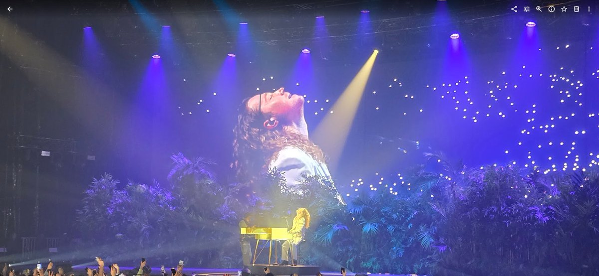 Boucledor1919's tweet photo. Encore une fois, c'était JUSTE MAGIQUE mon Golden Juju 😍 @jdoreofficiel 🥰 On voudrait arrêter le temps &amp; que ça ne s'arrête jamais, mais hélas : le #pestacle est terminé... A très vite sur le #prouttour 😂😍🐋💞🔥 https://t.co/sYbDBthKTo