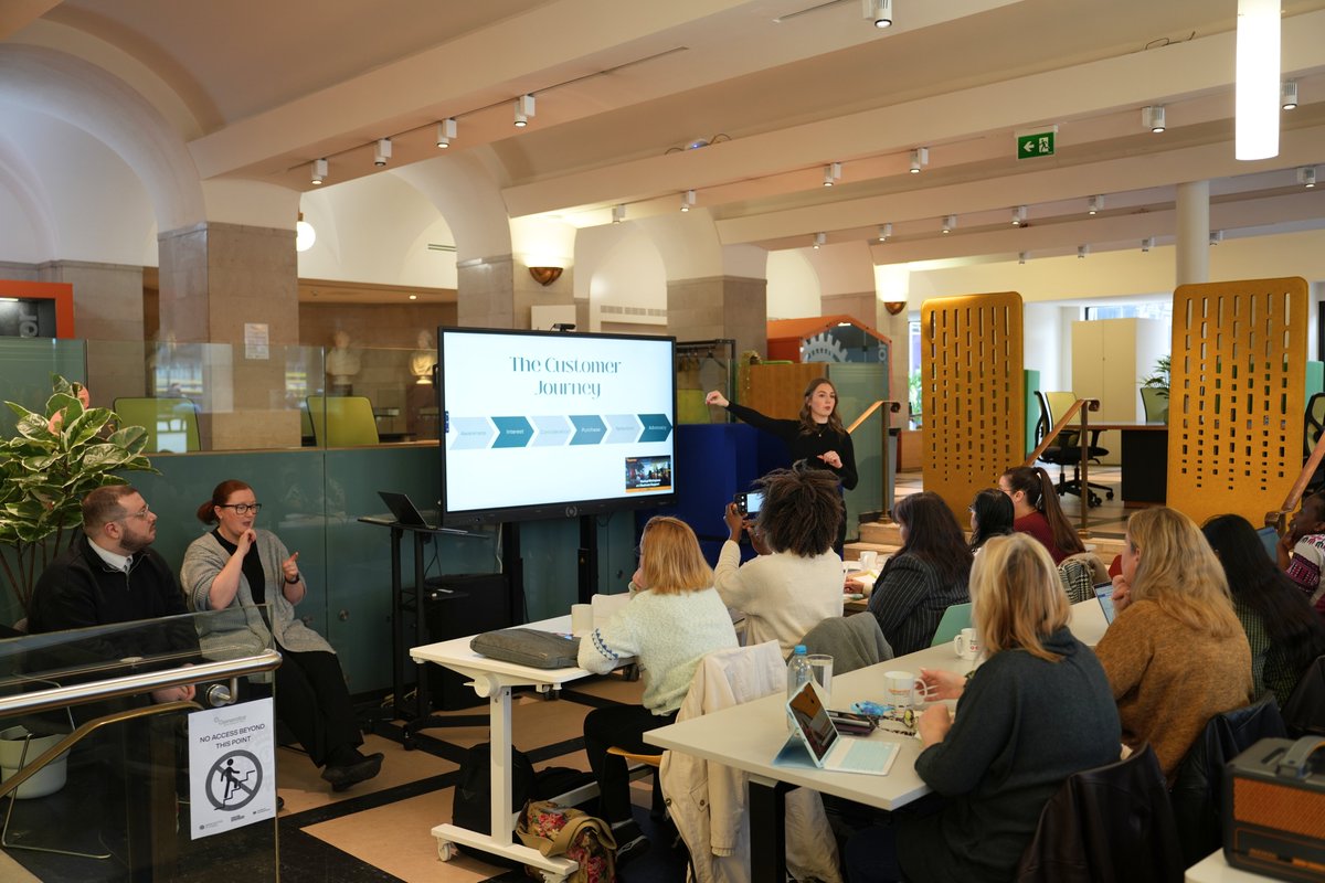 generatormcr's tweet photo. Happy Friday Generator folks!

Here’s a look back at our recent workshops on Branding and Social Media.

For upcoming sessions, take a look at our EVENTBRITE page!

#workshop #entrepreneur #smallbusiness #coworking #coworkingspace https://t.co/yqgWyJMKwH
