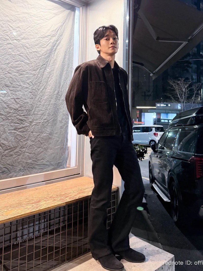 พี่จงแดช่วงนี้เค้าไม่ธรรมดาจริงๆ ไม่รู้ก่อนหน้านี้ใครกดลุคฮีเอาไว้ ตอนนี้แตกแตนมาก ชอบมาก เอาอีก