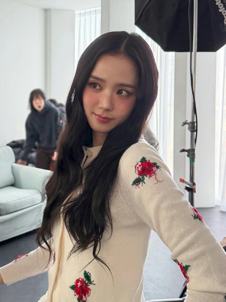 JISOO NEWS tweet media