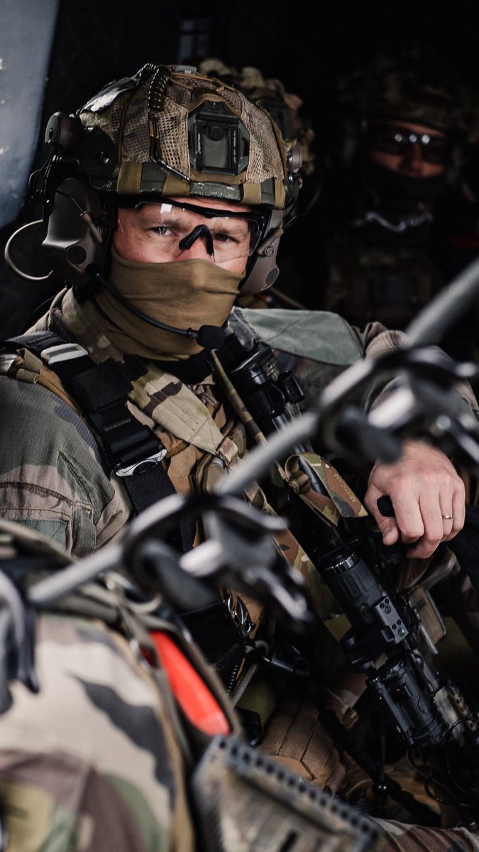 Cité à quatre reprises pour acte de bravoure, il est décoré de la Médaille militaire en 2021.

Marié et père d'un enfant, l'adjudant-chef Frion laisse le souvenir d'un chef exemplaire, respecté de ses hommes et estimé de tous.