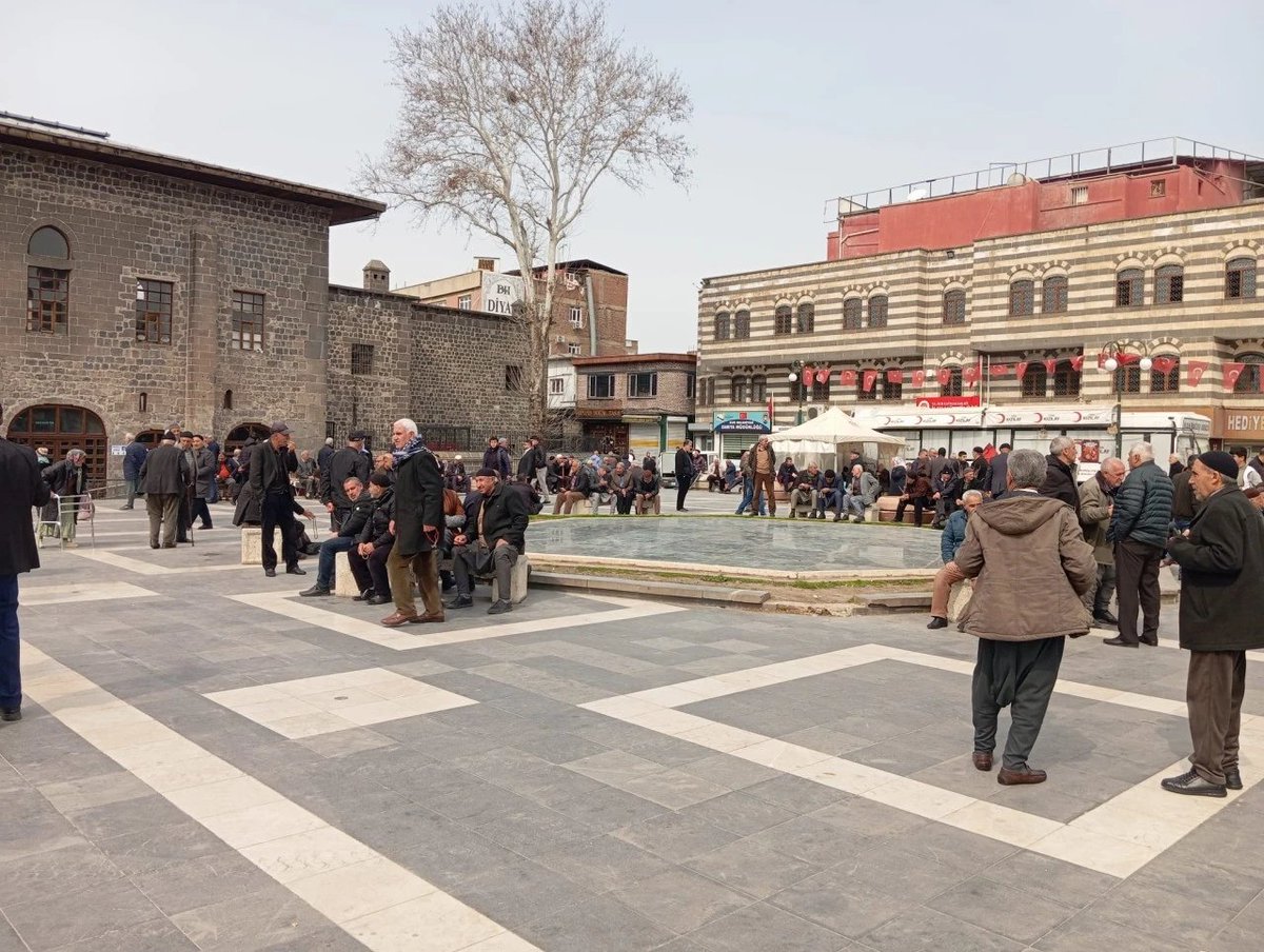 dybolaygazetesi's tweet image. 🔴Diyarbakır’da eski bayramlara özlem: “yokluk vardı ama mutluyduk” 

diyarbakirolay.com.tr/haber/diyarbak… 

#sallandık #adana #Saat 03.35 #Uyuyamadığımda #millisavunmabakanlığı