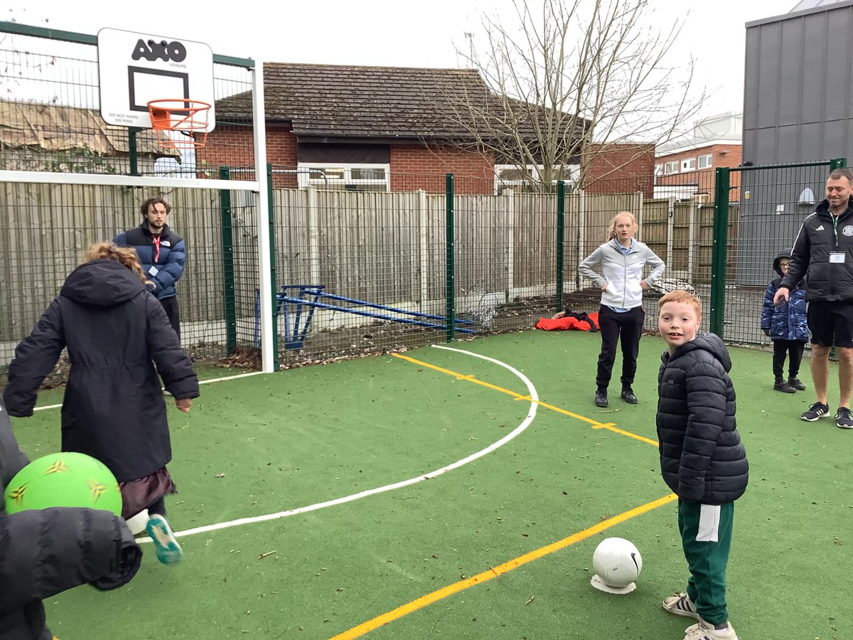 ParkLane118's tweet image. Wow 🤩Players from @thesilkmen  surprised our students with a signed shirt and a light-hearted kick-around. They were fantastic role models. They have certainly won more supporters ⚽️🔵! What a great day.
#inclusivesports
#inclusivecommunity
#silkmen