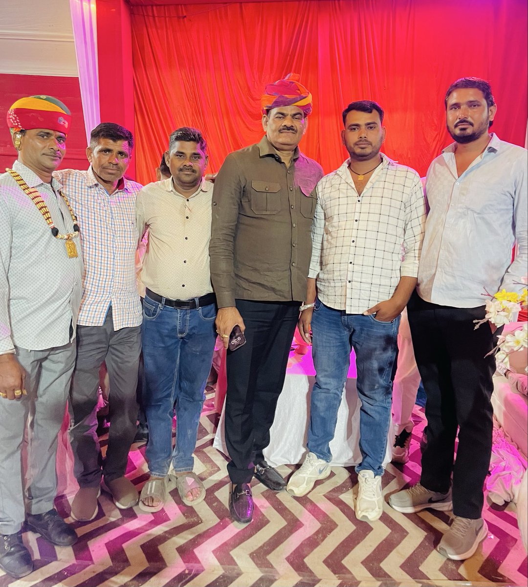 मेरे पारिवारिक कार्यक्रम में पधारे किशनगढ़ #विधायक भाईसाहब #सुरेश_जी_टाक का हार्दिक आभार एवं धन्यवाद <a href="/sureshtakksg/">Suresh Tak</a>