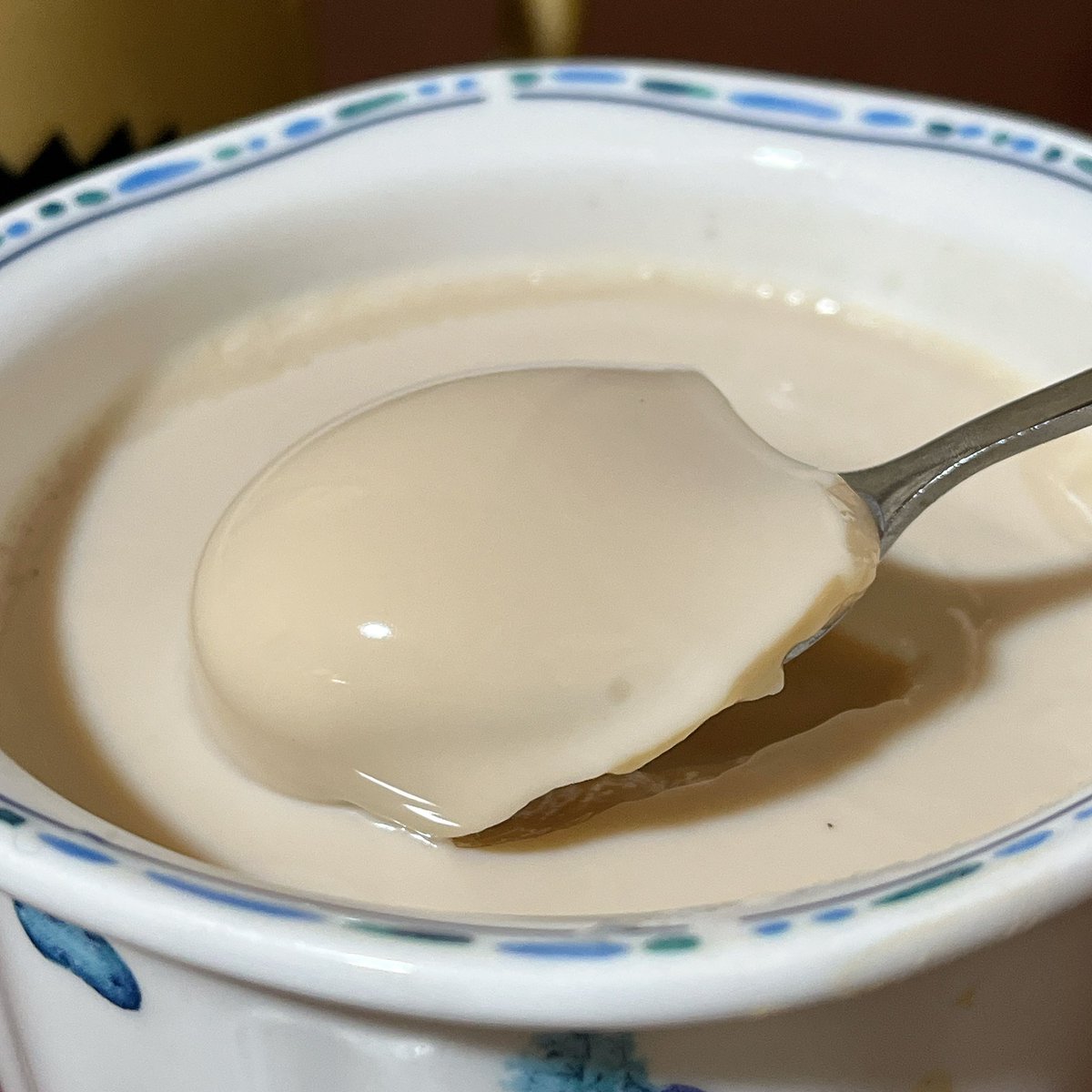 hagu469504's tweet photo. 牛乳だけだと食べれるか不安だったから紅茶の葉っぱ入れて作ってみた
ズボラな私にぴったりすぎて本欲しくなる https://t.co/A8Rt8k1nyb