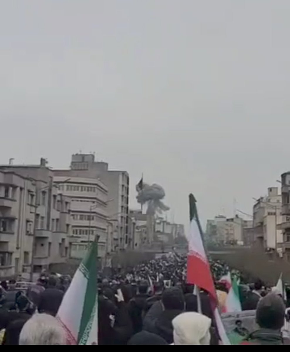 HodHod313's tweet photo. @ZelenskyyUa اینجا ایرانه
سرزمین غیور مردان
ایستاده استوار بدون ترس زیر بمباران سران اپستینی
#ایران_بیت_المقدس
#فلسطین_مقاومت https://t.co/tUvE75lu12