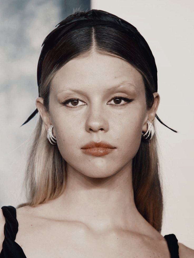 ㅤㅤ 𝐁͟      ㅤ 
𝐣𝐚𝐜𝐨𝐛 𝐞𝐥𝐨𝐫𝐝𝐢 𝐱 [ 𝐦𝐢𝐚 𝐠𝐨𝐭𝐡 ]
parcialmente 𝑖𝑛𝑠𝑝𝑖𝑟𝑎𝑑𝑜 𝑒𝑛 𝑓𝑟𝑎𝑛𝑘𝑒𝑛𝑠𝑡𝑒𝑖𝑛 (𝟸𝟶𝟸𝟻)
no se pide actividad 24/7 pero al menos una vez a la semana para la continuidad de la historia.
temas +𝟐𝟏 / 𝐬𝐞𝐧𝐬𝐢𝐛𝐥𝐞𝐬.