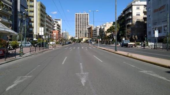 tpsrms's tweet photo. Έλυσε και το κυκλοφοριακό στην Αθήνα! Βενζίνη στα 2 ευρώ. 🖐️ https://t.co/7roes4WG0z