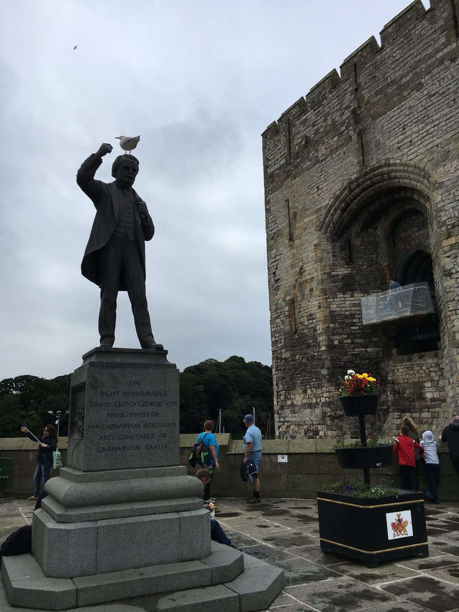 BadgerousII's tweet image. Took this photo in Caernarfon once #popmaster