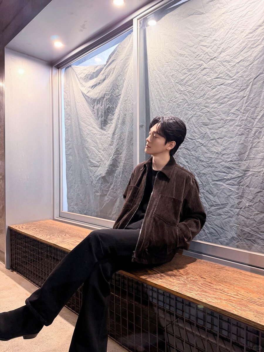 'KNOCK KNOCK!' tweet media