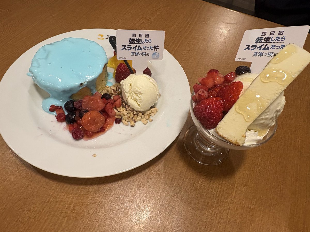 foo234swt's tweet photo. デザートももちろん頼んだよ！
私1人では絶対食べれないけど、息子どもの胃袋にはしっかり収まるよ。
リムル様の顔は私が描きました。 https://t.co/GfVftDMgui