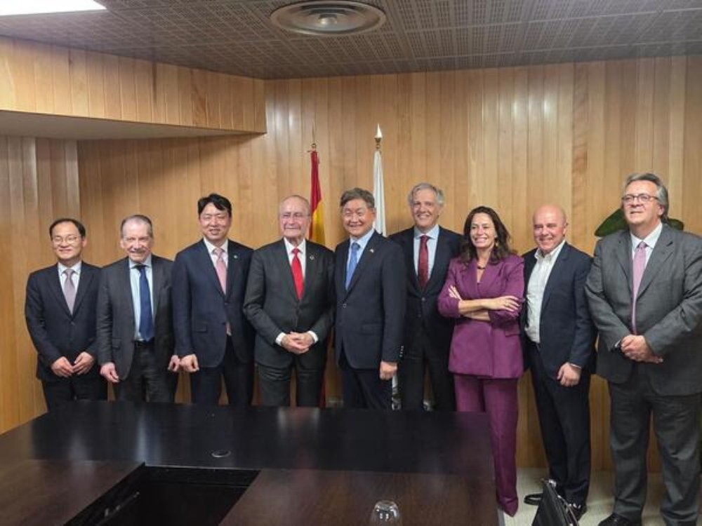 La Cámara de Comercio España-Corea y el embajador Lim Soosuk se reúnen con el alcalde de Málaga para reforzar las relaciones bilaterales camaracomercioespanacorea.es/es/comunicacio… <a href="/pacodelatorrep/">Paco de la Torre</a> <a href="/malaga/">Ciudad de Málaga</a>