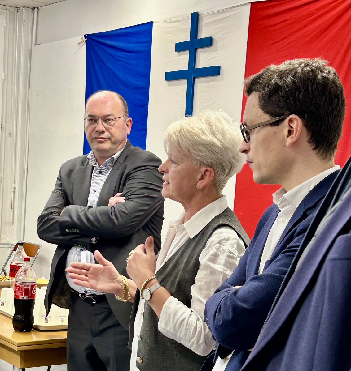 lrepublicains42's tweet photo. Dès la fin des élections #municipales2026, nous nous retrouverons lors de ces moments indispensables pour échanger et construire, ensemble, l’avenir de notre famille politique. 

Merci encore, à chacune et à chacun de nos adhérents ! #LR42 🍻 [3/3] https://t.co/6pTDlmMg7x