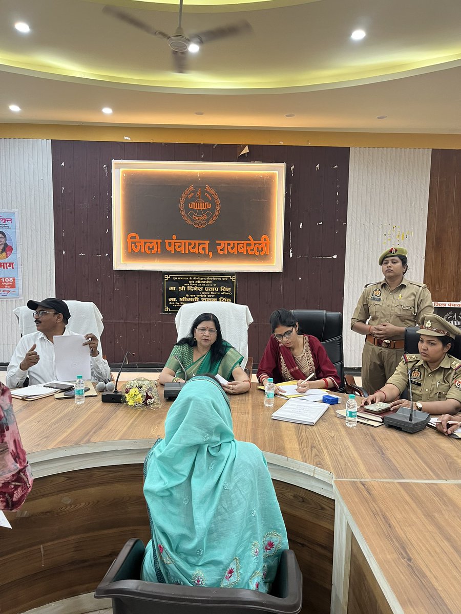 poonambjp77's tweet photo. महिला आयोग की सदस्य के रूप में आज रायबरेली में जनसुनवाई की। महिलाओं की शिकायतों को सुनकर अधिकारियों द्वारा उनका समाधान सुनिश्चित कराया। सेवा और न्याय का संकल्प जारी है। 
#NariShakti #UPGovt #Raebareli #WomenPower https://t.co/G3vrbeJndf