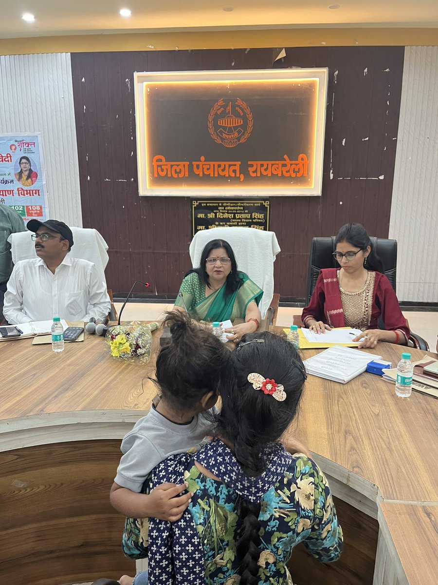 poonambjp77's tweet photo. महिला आयोग की सदस्य के रूप में आज रायबरेली में जनसुनवाई की। महिलाओं की शिकायतों को सुनकर अधिकारियों द्वारा उनका समाधान सुनिश्चित कराया। सेवा और न्याय का संकल्प जारी है। 
#NariShakti #UPGovt #Raebareli #WomenPower https://t.co/G3vrbeJndf