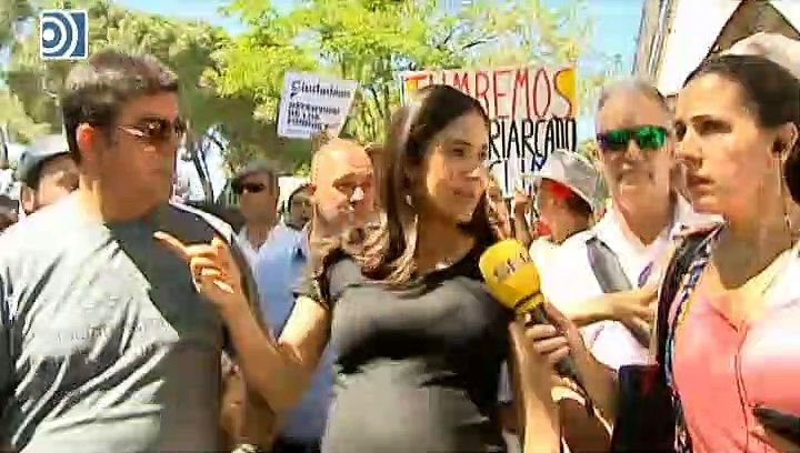 Cuatro trajes de Camps, 169 portadas de Lo Pais. Causa archivada.

Cifuentes, un tarro de crema, dimisión y linchamiento publico.

Rita Barbera, acosada por los medios y encontrada muerta.

Begoña Villacis, embarazada y 
acosada
Sánchez, tu y vuestro HODIO os podéis ir a mamar.