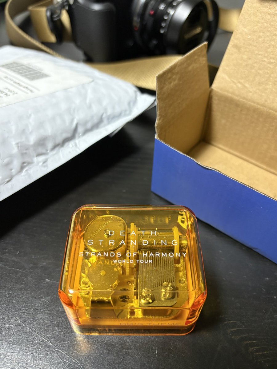 mankin8338's tweet photo. BB’S THEMEのオルゴール届いた。
2週間ちょいかかったけどプレッパーズな気持ちで待ってみたよ。
ケースのダメージはまあまあだけど、すごいなありがとう！
あー、オーケストラコンサート行きたかったな…
#DeathStranding
#DeathStranding2 https://t.co/duQYPwBrvh