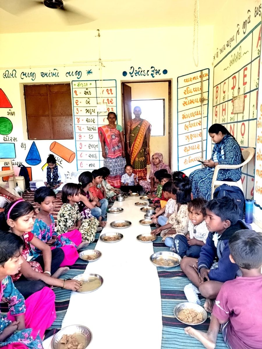 cdpodhanpur's tweet photo. જમશે દાહોદ, ભણસે દાહોદ, રમશે દાહોદ આઇસીડીએસ અંતર્ગત આજરોજ  ધાનપુર ઘટક 2 ના આંગણવાડી કેન્દ્રોમાં સવારનો ગરમ નાસ્તો , પૂરક શિક્ષણ, બપોરનો ગરમ નાસ્તો આપ્યા.
@DahodCollector
@DahodDdo 
@CollectorDahod
@WCDGujarat 
@MinistryWCD 
@manisha_vakil
@CMOGujarat https://t.co/mAJ8HZwI5e