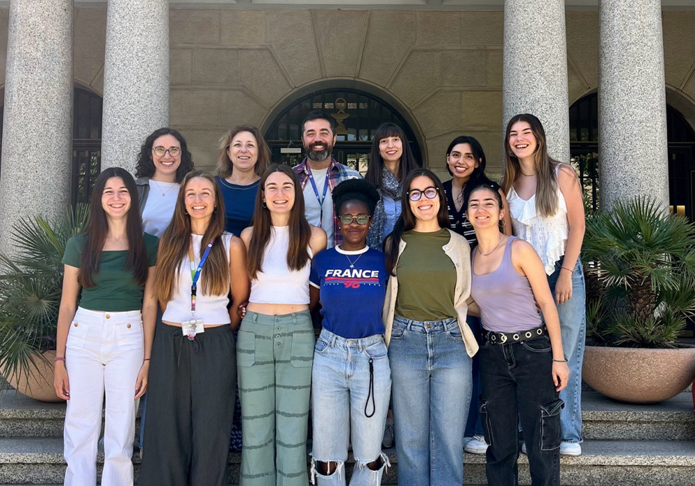 🧠 UBneuro researchers have develop FLAV-27, an experimental drug that reverses cognitive decline in Alzheimer’s disease models by targeting epigenetic mechanisms rather than only amyloid plaques.

🔗 Read more: neurociencies.ub.edu/researchers-de…