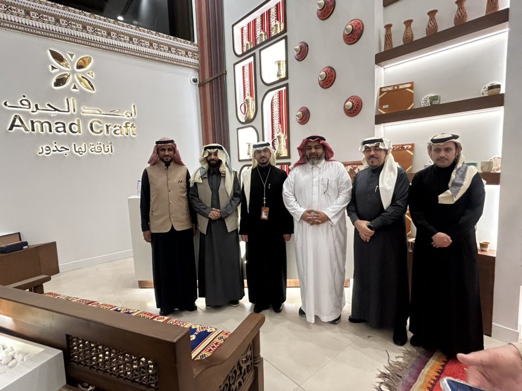 Oab_111's tweet photo. 🔖 دعوة كريمة ..

من شركة أمد الحرف 
@amad_craft 
ضمن أمسياتها الرمضانية الراقية
والإيجابية، التي تساهم في تقديم
المسؤولية الاجتماعية بكل احتراف
ووعي ومهنية، تشرفت بأن أكون
ضيف أمد الحرف، وإلقاء أمسية
عن ( التغيير الإيجابي ).

شكرًا لإدارة شركة أمد الحرف
على الحفاوة والتكريم والضيافة
والشكر يمتدّ لمسؤول العلاقات
العامة رجل الإيجابية وإنسان العطاء
أ. سعيد ال سحيم 
@Saeed_s7eem 
على التنسيق والتواصل، والشكر
موصول للحضور الكرام.