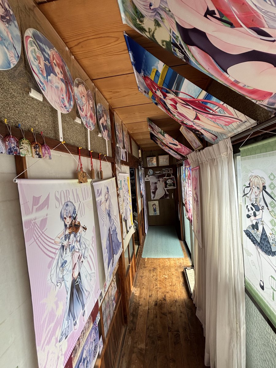 MemoryStorong's tweet photo. 男木島ねこポケハウス
前より増えて凄まじいグッズの量に… https://t.co/Dt1qGFElqK
