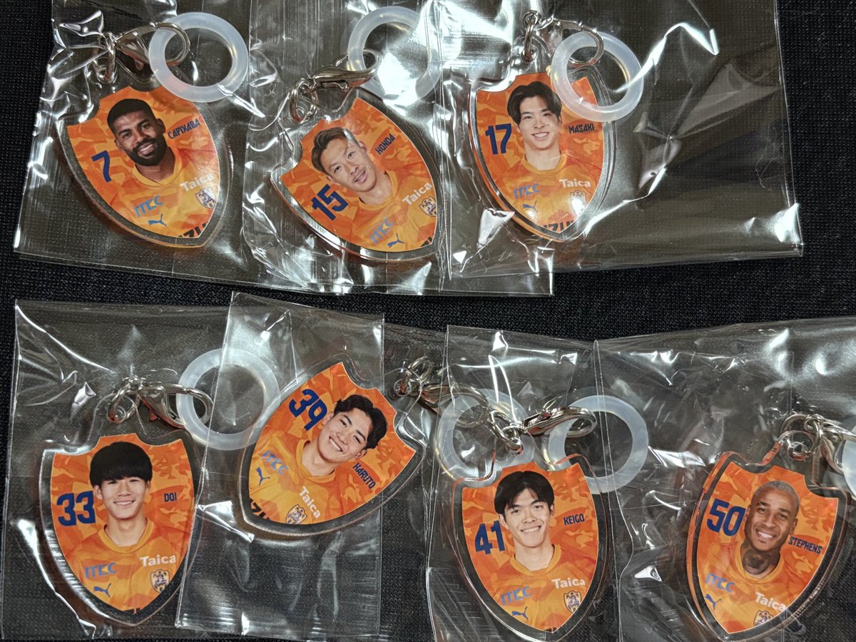 ななな tweet media