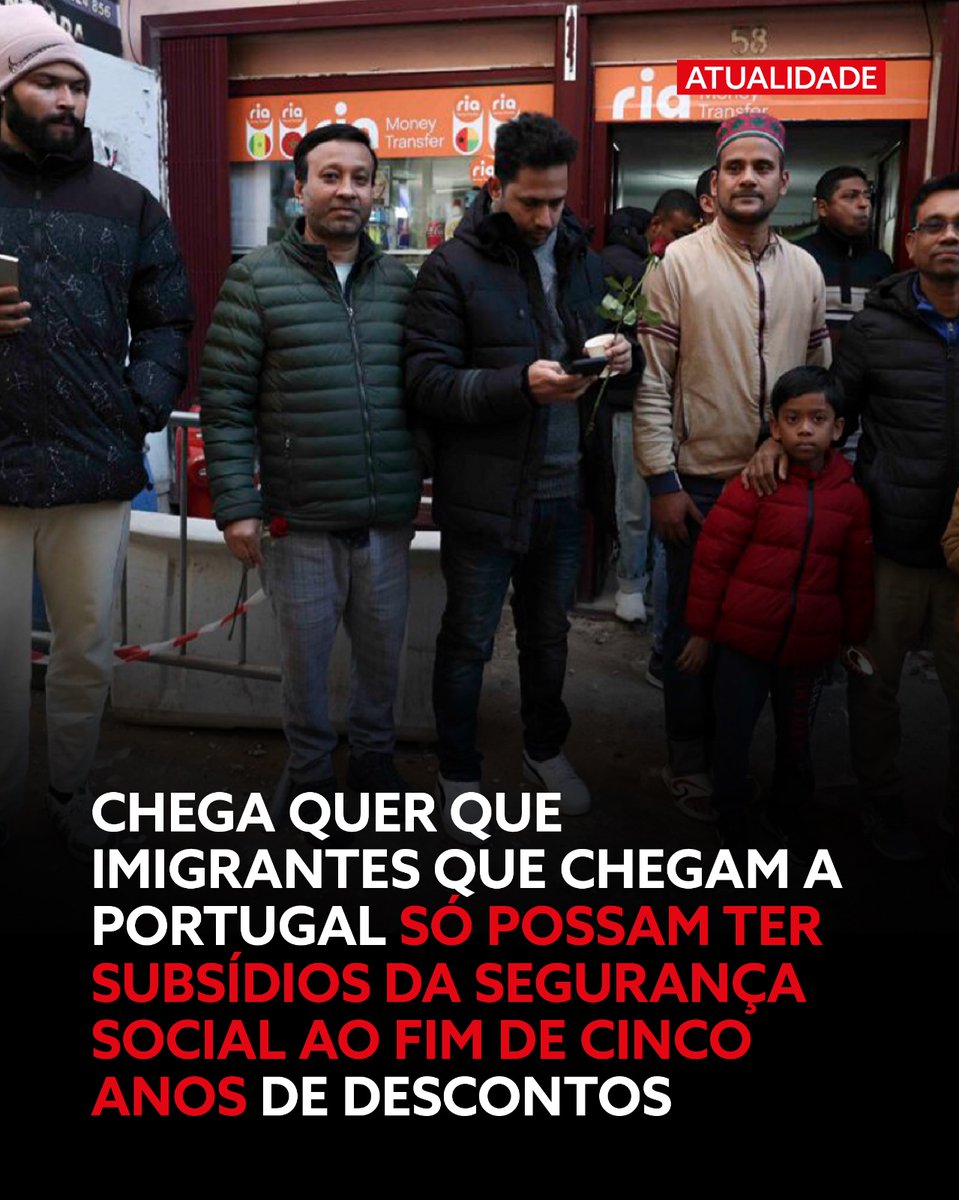 O CHEGA propõe hoje no Parlamento a definição de um princípio básico: quem chega a Portugal tem de contribuir durante um período mínimo para receber subsídios da Segurança Social. É assim na Dinamarca, na Suíça, no Reino Unido. Porque não vamos na mesma direção?