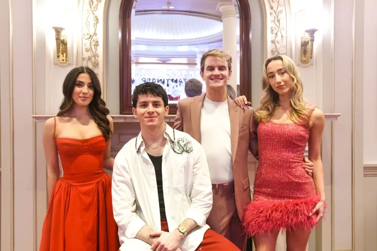 WhatsOnStage's tweet photo. Soaring, flying and extending their run! The upcoming production of High School Musical has announced more dates https://t.co/ECYpmtDtVo https://t.co/VAXUvANRsh