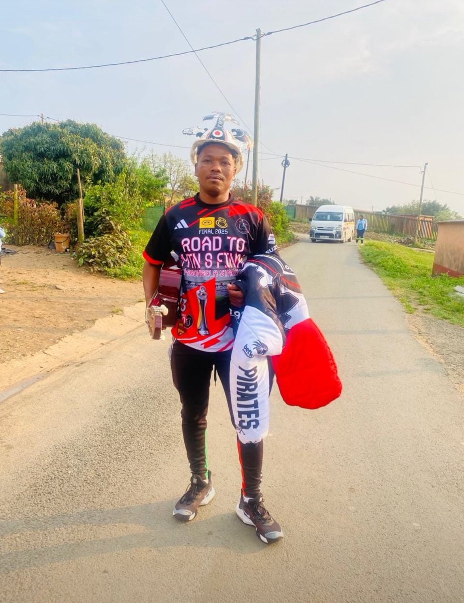 Salute to Orlando Pirates EThekwini Regional Branches for giving a helping hand to our member Sivuyile Noyila.

Mr Noyila lost 5 kids in a blaze last w/end &amp; our fellow buccaneers, under the leadership of <a href="/Tman_Shandu/">T-Man Shandu</a>, came together &amp; raised up to R33K for the bereaved family. 🙌🏽