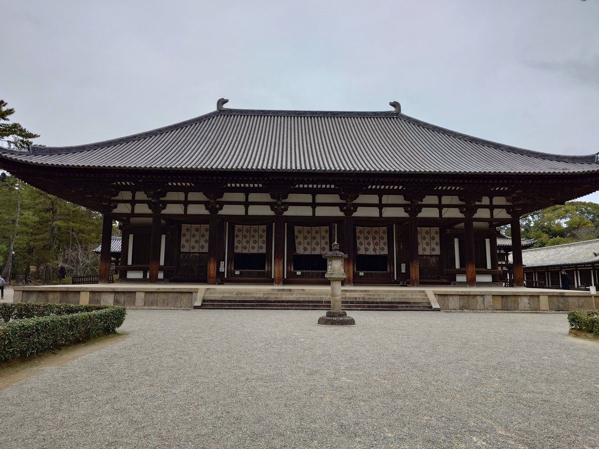yoshi0430_study's tweet photo. 今日は法隆寺と薬師寺、唐招提寺をめぐってきました🚃
法隆寺は修学旅行生が多かったですが、概ねすいていて快適に見学できました😊
それにしても寒かった…
風邪ひかないように暖かくして休みます🛌 https://t.co/GXEnbZ2K4E