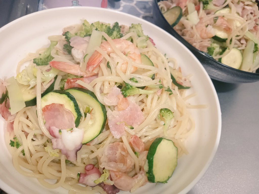 MACO73088868's tweet photo. お疲れ様です！
大盛りパスタと、スープでした♪
#晩御飯
#おうちごはん https://t.co/FNRptQ53xy