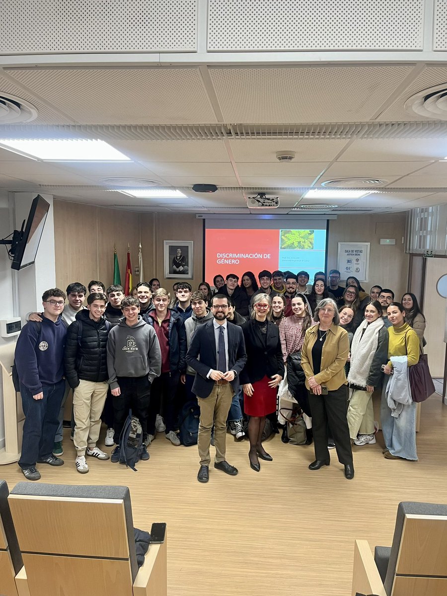ste_bini's tweet photo. 🌐 Internacionalización. Gracias a la Profa. Anna Zilli, @uniud y al Prof. Giulio Centamore, @Unibo por la grata visita y por compartir buenos momentos e investigaciones comparadas. Querida Anna, querido Giulio: un placer caminar juntos y construir nuevos puentes de colaboración! https://t.co/nyhTYItZyO